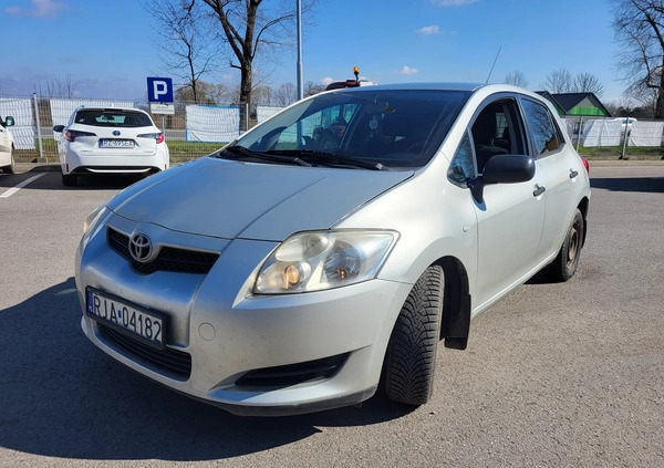 Toyota Auris cena 8200 przebieg: 426000, rok produkcji 2009 z Radymno małe 46